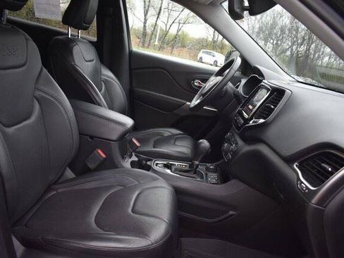 Used 2019 Jeep Cherokee Limited w/ Luxury Group AWD/4WD image 17