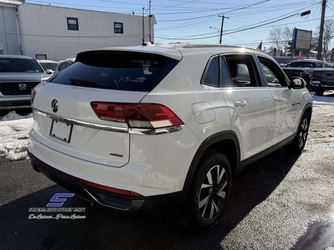 Used 2022 Volkswagen Atlas Cross Sport SE image 9