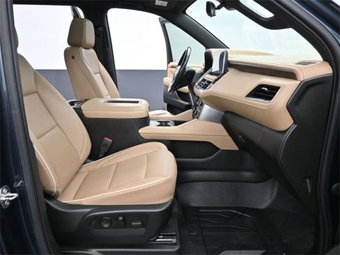 Used 2021 Chevrolet Suburban Premier w/ Premium Package image 29