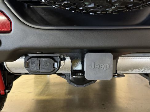 Used 2024 Jeep Wrangler Unlimited Rubicon AWD/4WD image 21