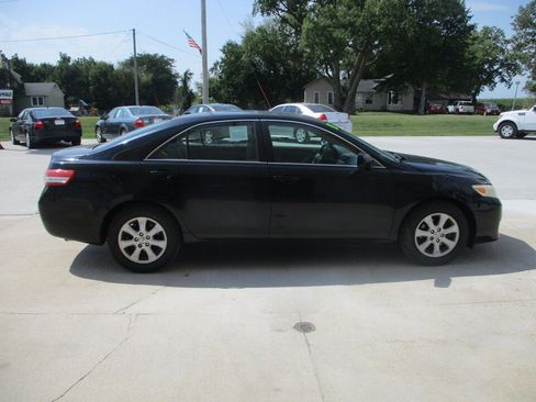Used 2010 Toyota Camry LE FWD image 17