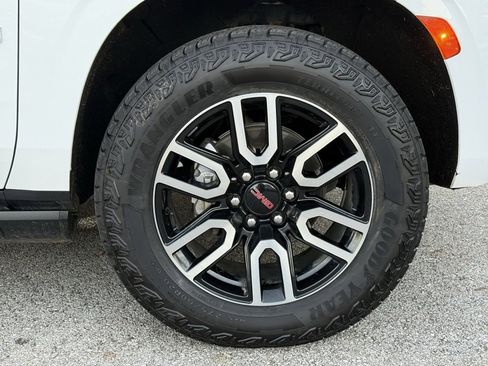 Used 2024 GMC Yukon AT4 w/ AT4 Premium Package image 44