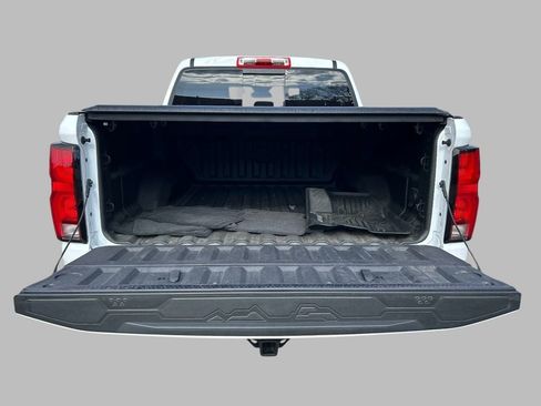 Used 2026 Chevrolet Colorado ZR2 w/ Technology Package AWD/4WD image 12