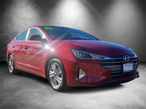 Used 2019 Hyundai Elantra SEL image 2