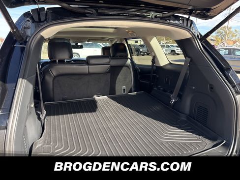 Used 2018 Nissan Pathfinder Platinum image 7