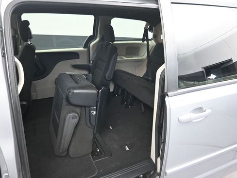 Used 2016 Dodge Grand Caravan SE image 28
