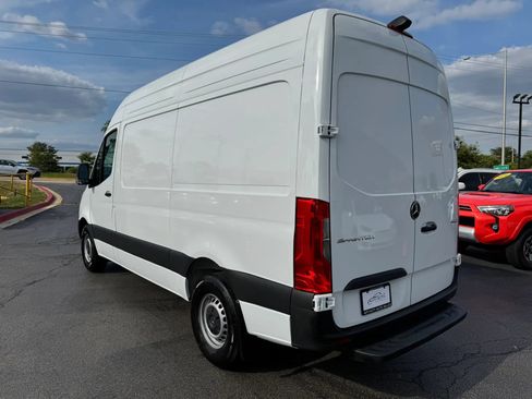 Used 2024 Mercedes-Benz Sprinter 2500 image 6