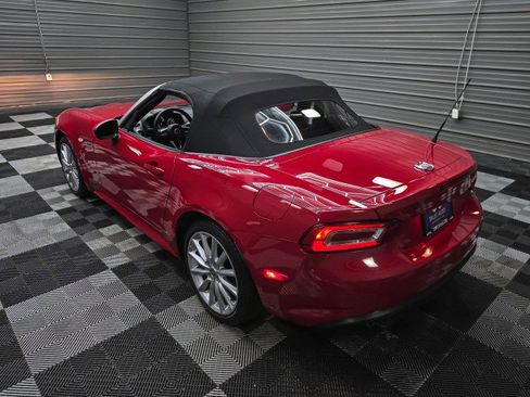 Used 2017 FIAT 124 Spider Lusso RWD image 11
