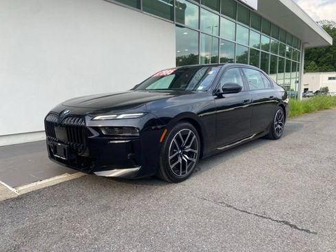 Used 2023 BMW 760i xDrive w/ Parking Assistance Package AWD/4WD image 3