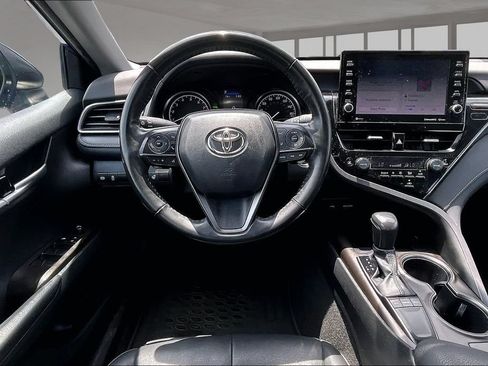 Used 2023 Toyota Camry SE w/ Cold Weather Package FWD image 5
