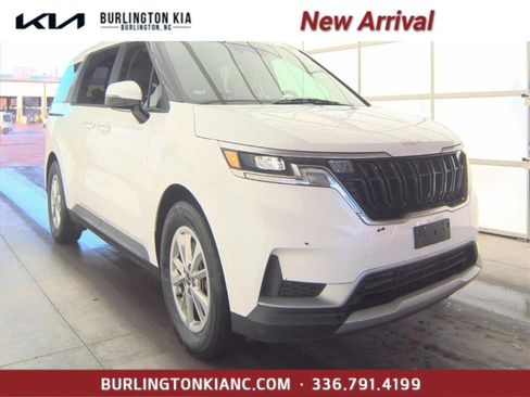 Certified 2024 Kia Carnival LX image 1