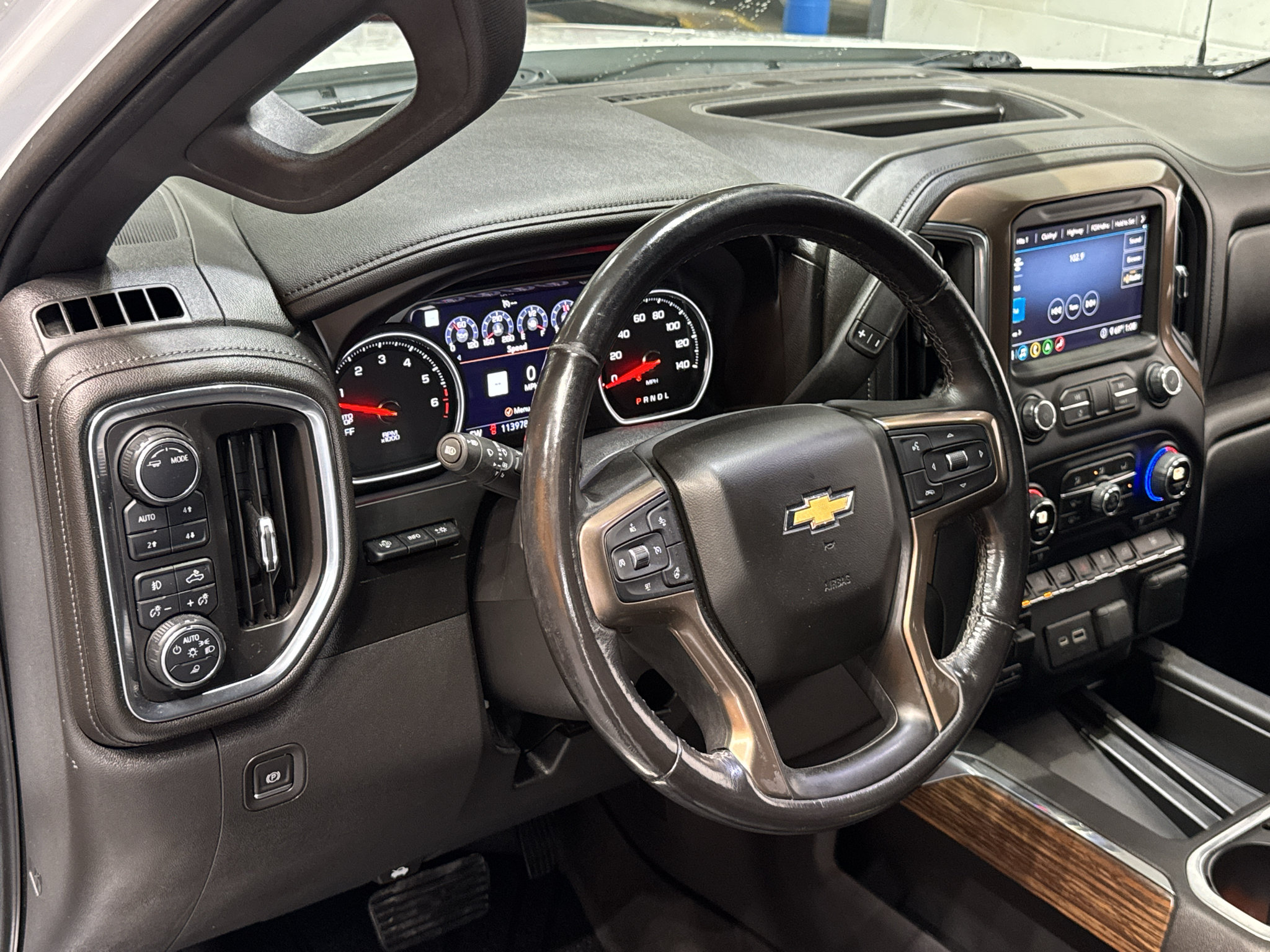 Used 2020 Chevrolet Silverado 1500 High Country w/ Technology Package AWD/4WD image 20