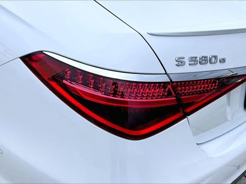 Used 2024 Mercedes-Benz S 580e 4MATIC Sedan image 28