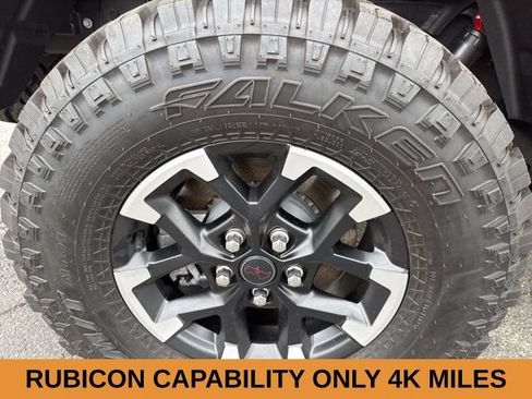 Used 2025 Jeep Gladiator Rubicon w/ Technology Group AWD/4WD image 10