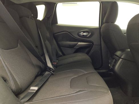 Used 2020 Jeep Cherokee Latitude image 19