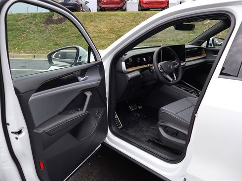 New 2026 Volkswagen Tiguan SEL R-Line image 11