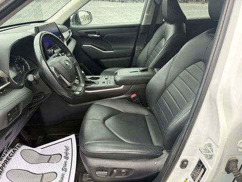 Used 2023 Toyota Highlander XLE AWD/4WD image 11