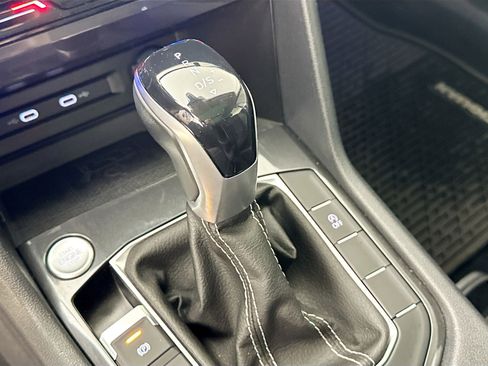 Used 2022 Volkswagen Tiguan SE image 26