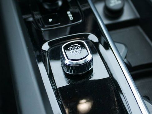 Used 2025 Volvo V60 B5 Cross Country Plus image 20