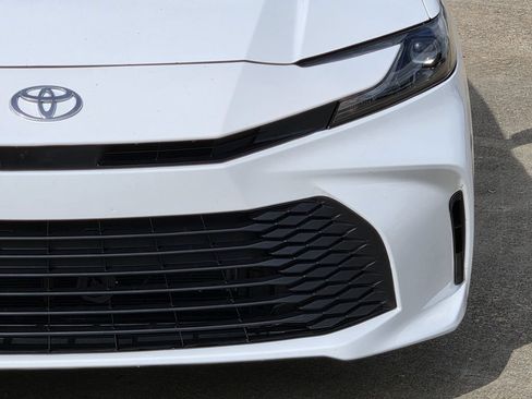 Used 2025 Toyota Camry LE w/ Convenience Package FWD image 4