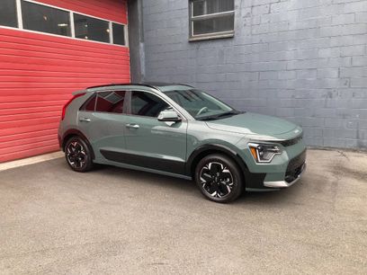 Used 2023 Kia Niro Wave w/ Wave Preserve Package