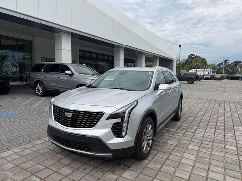 Used 2021 Cadillac XT4 Premium Luxury FWD image 2