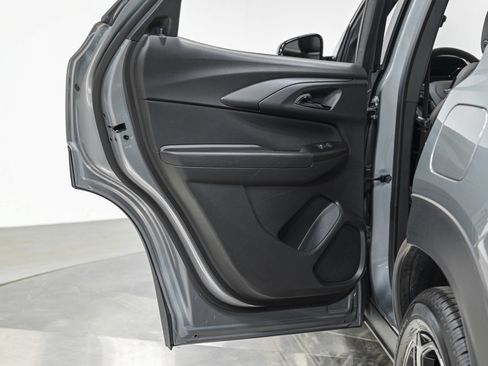 Used 2023 Chevrolet TrailBlazer RS FWD image 28