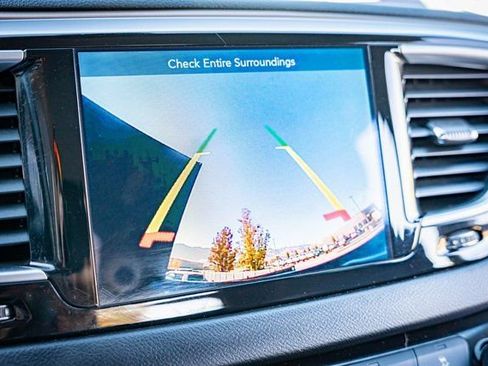 Used 2017 Chrysler Pacifica Touring-L Plus image 22