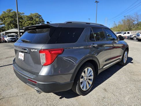 Certified 2022 Ford Explorer Limited w/ Limited Technology Package image 4