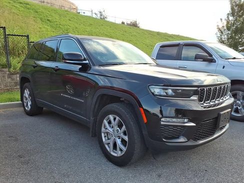 Used 2022 Jeep Grand Cherokee Limited w/ MOPAR Finishing Package AWD/4WD image 10