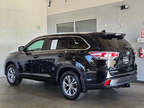 Used 2014 Toyota Highlander XLE AWD/4WD image 6