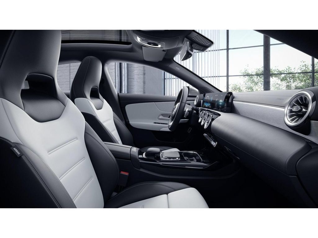 Certified 2022 Mercedes-Benz CLA 35 AMG 4MATIC image 4
