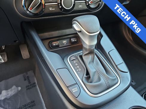 Used 2025 Kia Soul LX w/ LX Technology Package FWD image 21
