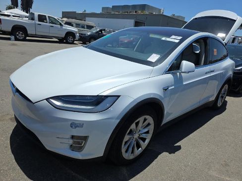 Used 2018 Tesla Model X 100D AWD/4WD image 1