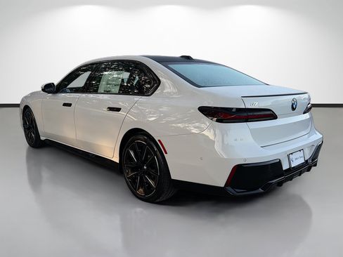 New 2026 BMW i7 xDrive60 w/ M Sport Package RWD image 5