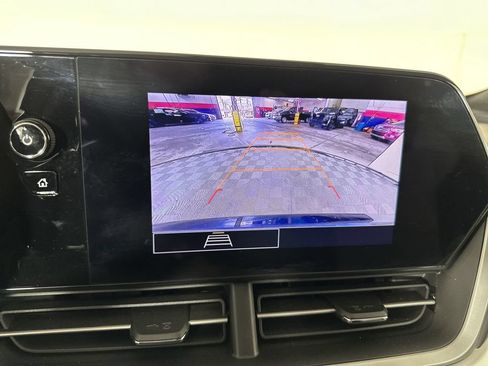 Used 2025 Chevrolet Trax RS w/ Sunroof Package FWD image 18