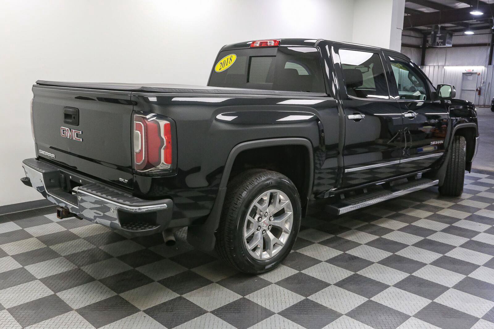Used 2018 GMC Sierra 1500 SLT w/ SLT Premium Package AWD/4WD image 9