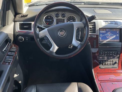 Used 2013 Cadillac Escalade Luxury image 15