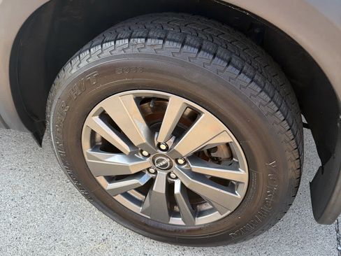 Used 2023 Nissan Pathfinder SV AWD/4WD image 10