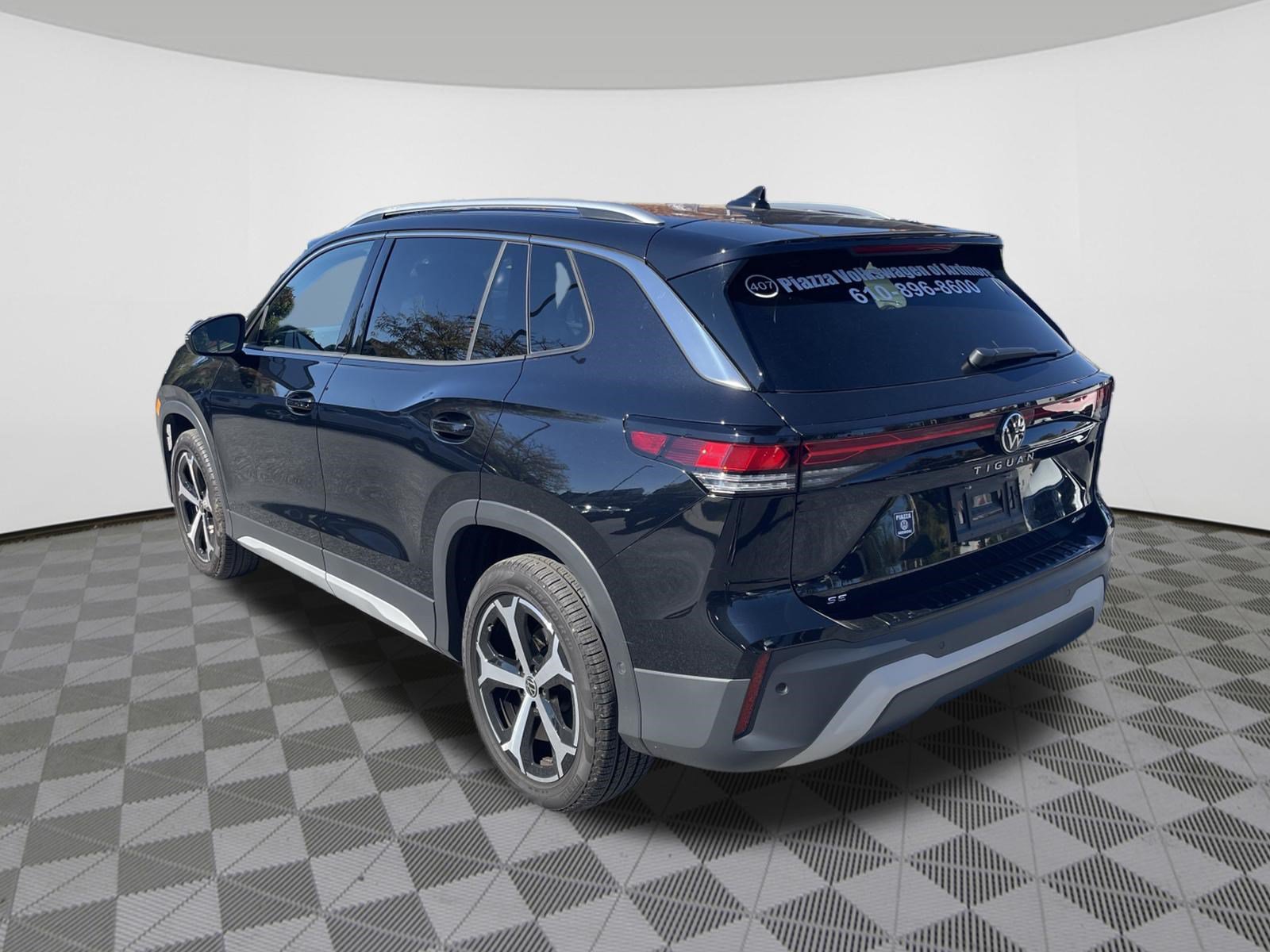 Used 2026 Volkswagen Tiguan SE AWD/4WD image 5