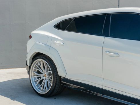Used 2019 Lamborghini Urus AWD/4WD image 34