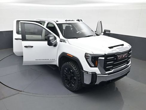 Used 2025 GMC Sierra 2500 Pro AWD/4WD image 29