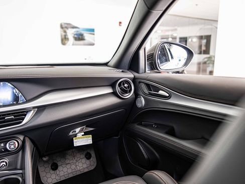 New 2025 Alfa Romeo Stelvio Sprint image 40