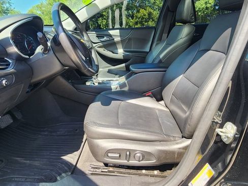 Used 2018 Chevrolet Malibu LT w/ Leather Package FWD image 13