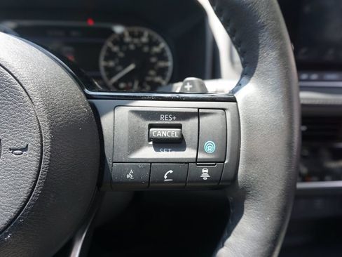 Used 2023 Nissan Rogue SL FWD image 9
