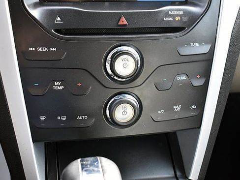 Used 2014 Ford Explorer XLT w/ Equipment Group 201A image 21