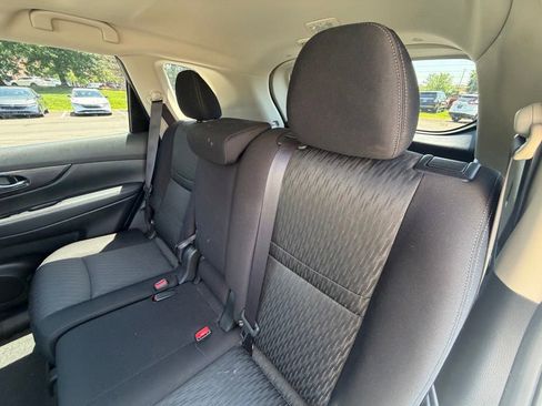 Used 2020 Nissan Rogue SV w/ Sun & Sound Touring Package FWD image 8