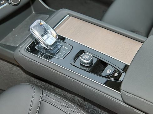 New 2026 Volvo XC90 B6 Plus w/ Protection Package Premier image 16