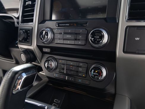 Used 2018 Ford F150 Lariat w/ Equipment Group 502A Luxury image 24