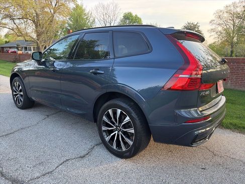 Used 2024 Volvo XC60 B5 Core w/ Climate Package image 3